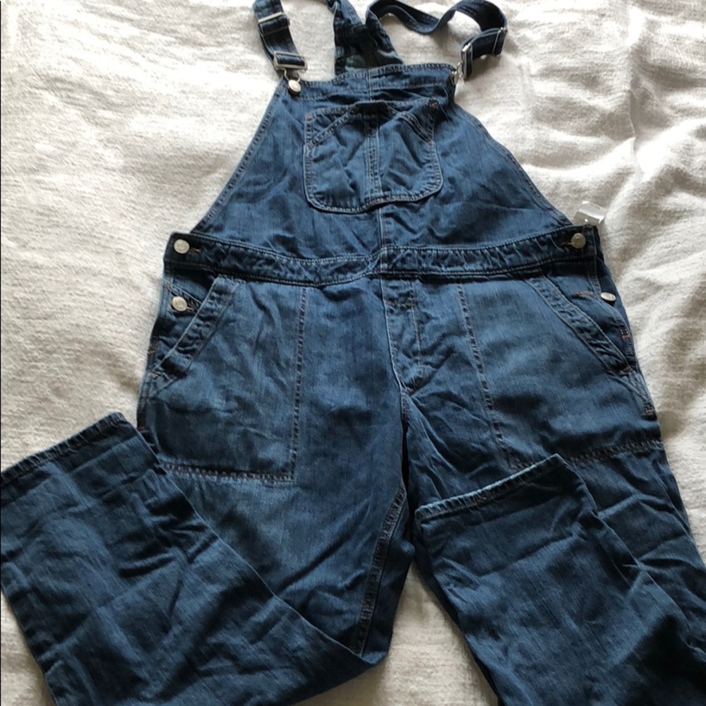Cute gap overalls!